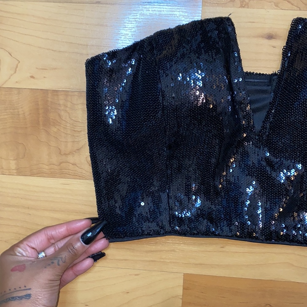 Black sequin top. - Picture 4 of 4